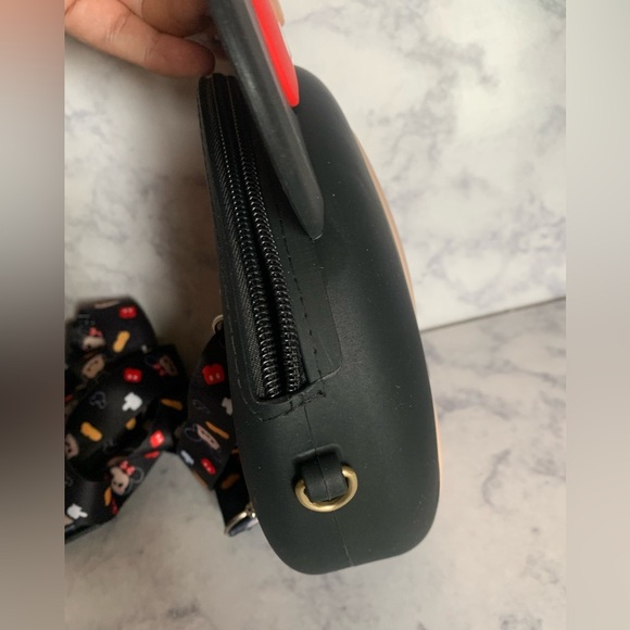 Mouse Silicone Crossbody/ backpack Bag - Picture 10 of 10